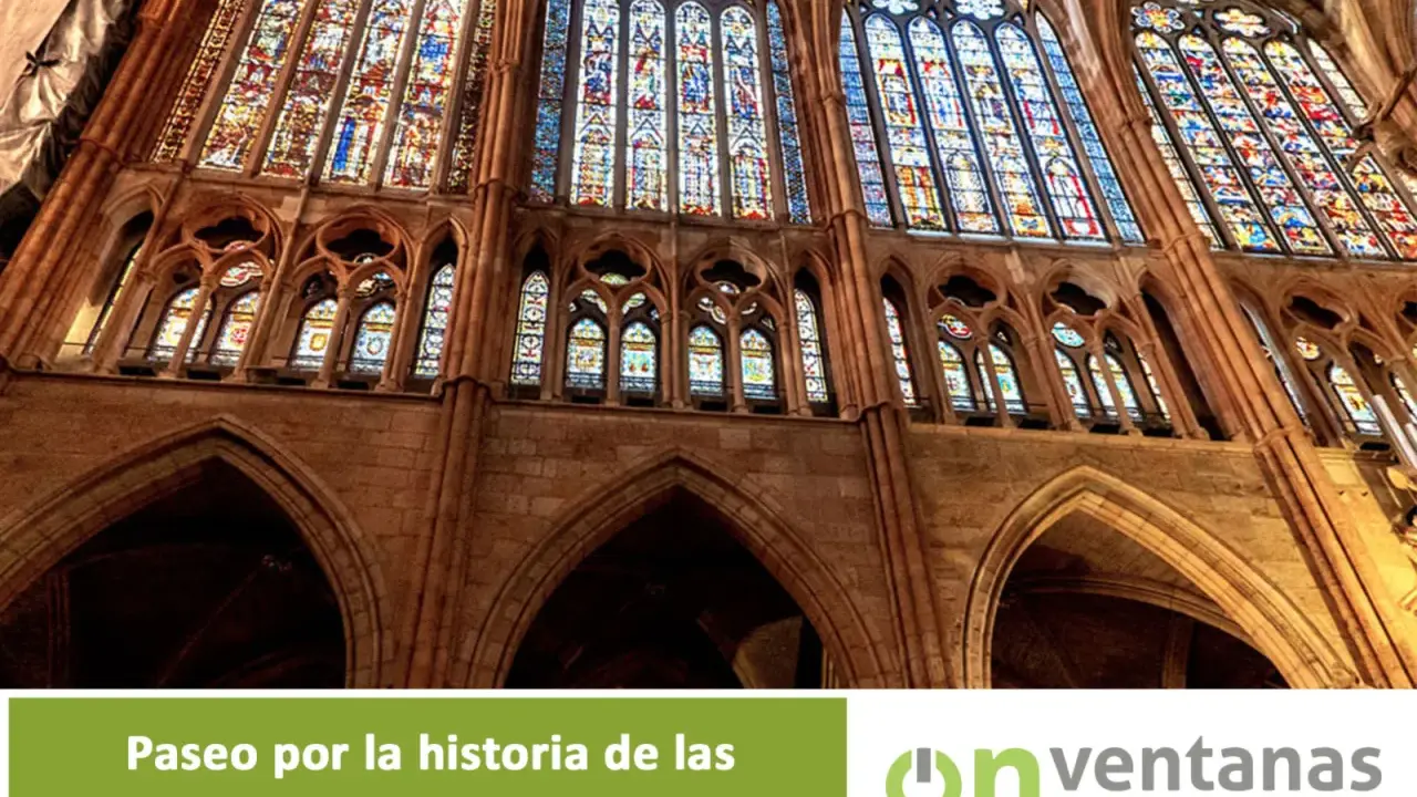 Ventanas góticas con vitrales coloridos, un viaje a cuando se inventó el cristal para las ventanas.