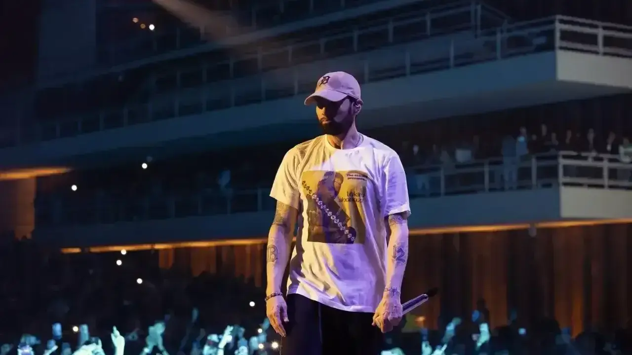 Eminem na scenie, tłum szaleje. Czy to koncert w Polsce?