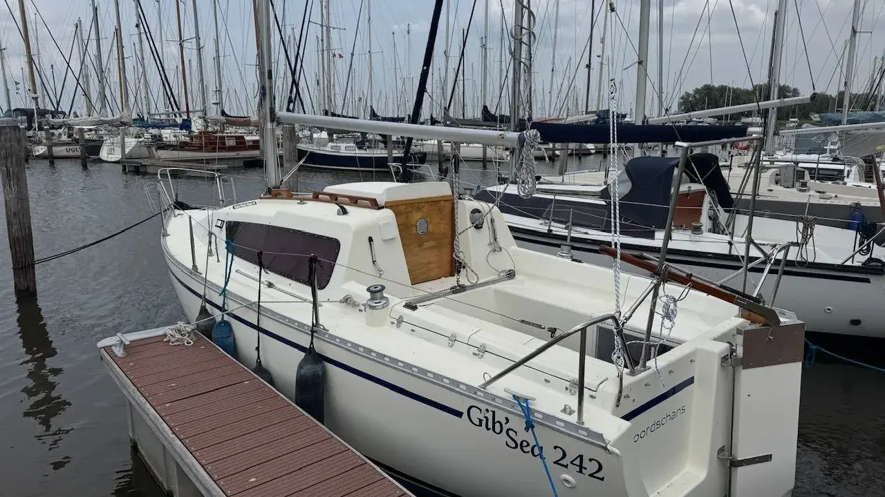 Le voilier Gib'Sea 242, prêt pour l'aventure. Fiche technique disponible pour ce modèle.