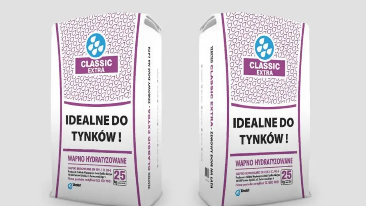 Dwie torby wapna budowlanego Classic Extra, idealne do tynków. Opakowania po 25 kg.