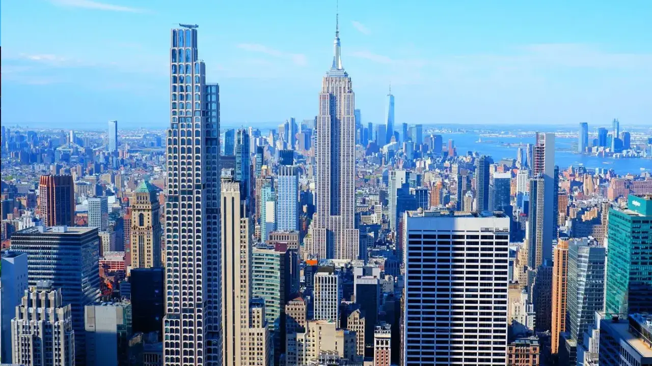 New Yorks skyline med Empire State Building. Här finns massor av tips för din resa till New York.