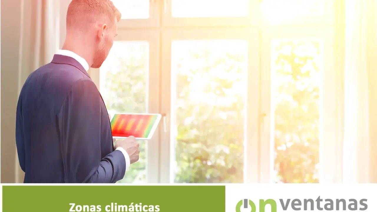 Hombre revisa tablet con mapa térmico, analizando la **zona climática** para optimizar el aislamiento de ventanas.