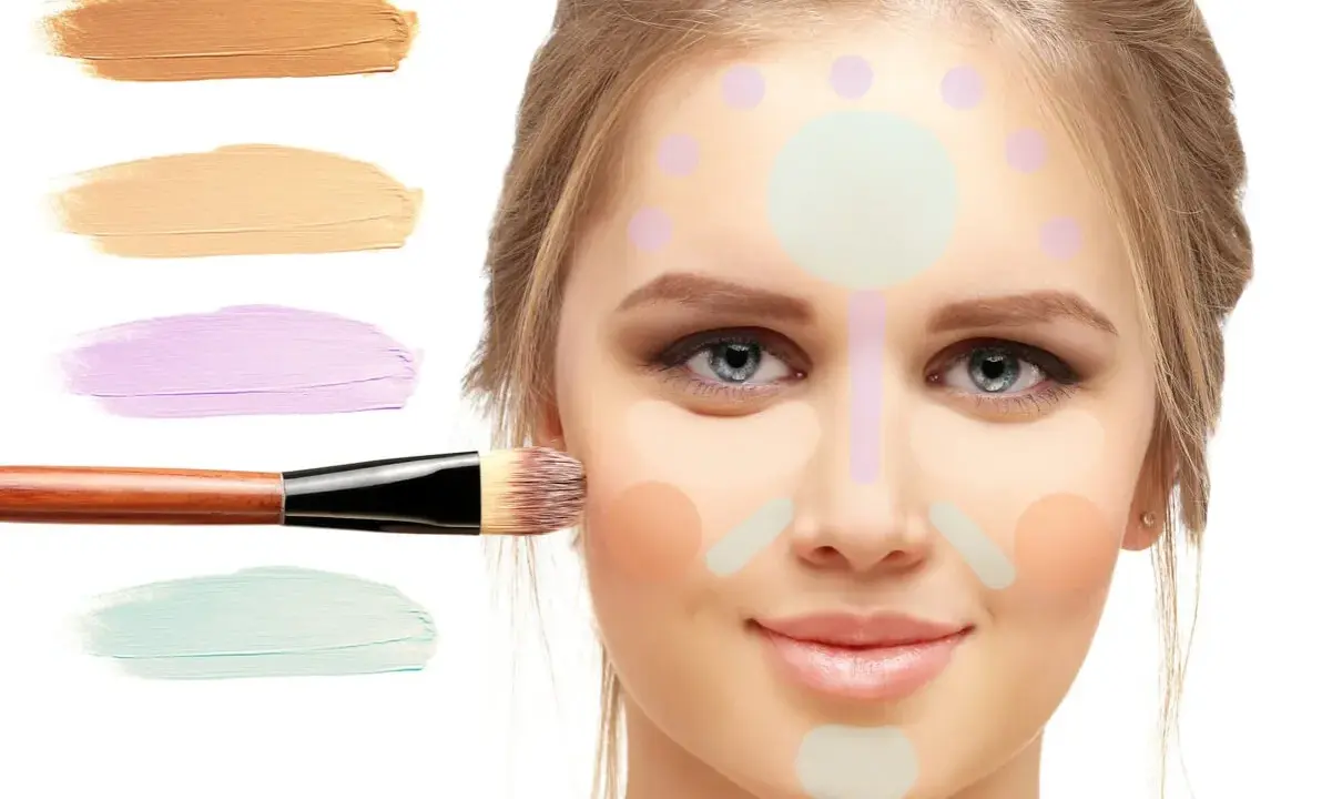 Demostración de cómo usar un corrector amarillo para iluminar y corregir imperfecciones en el rostro.