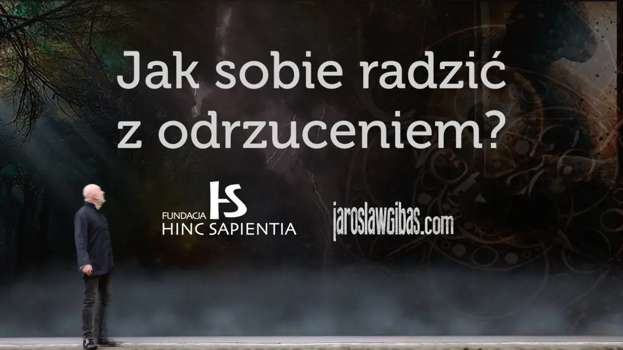 Mężczyzna patrzy na napis "Jak sobie radzić z odrzuceniem?". Dowiedz się, jak sobie poradzić z odrzuceniem przez kobietę.