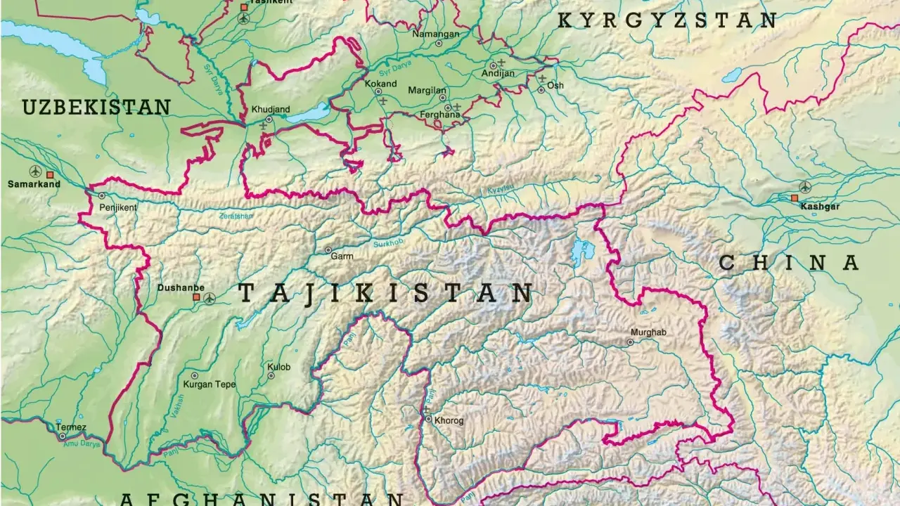 Tadżykistan mapa z zaznaczonymi miastami jak Duszanbe, Chodżent, Kulob i Khorog. Granice z Uzbekistanem, Kirgistanem, Chinami, Afganistanem i Pakistanem.
