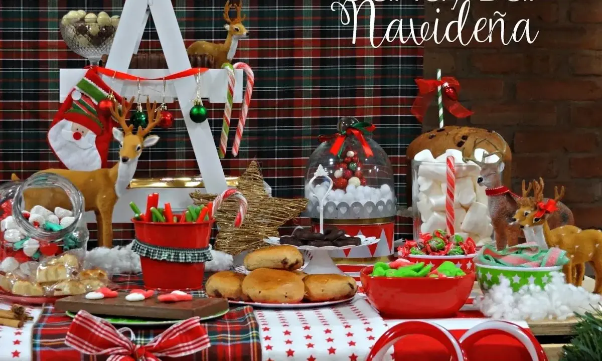 Mesa dulce navideña con renos, bastones de caramelo y muchas ideas chuches navidad.