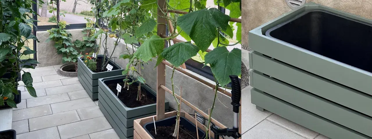 Gröna blomlådor med växter som tomater och gurka. Enkla att bygga och perfekta för balkongen.