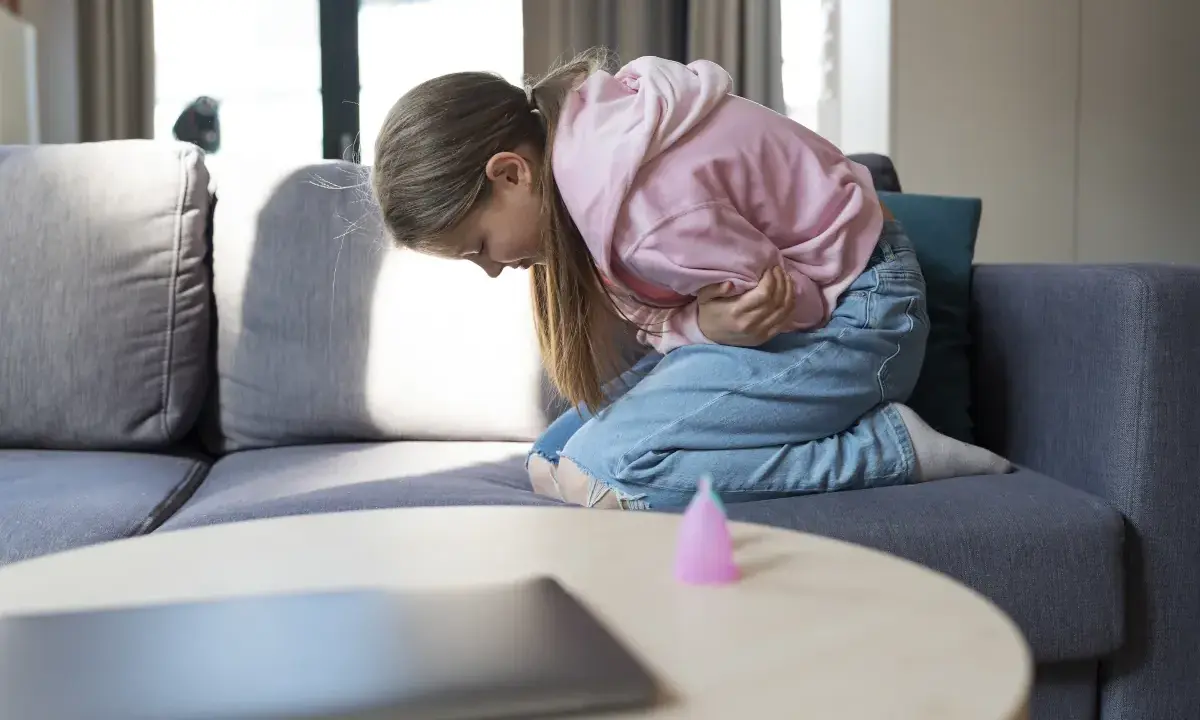 Wymioty u dziecka? Szybka pomoc: nawadnianie, dieta, alarm!