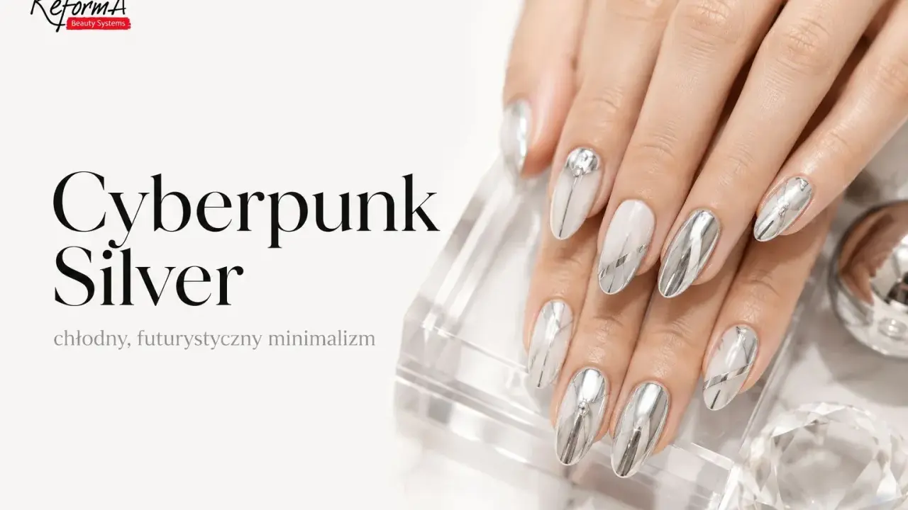 Dłonie z paznokciami w stylu "Cyberpunk Silver". Efekt lustra na białym lakierze, futurystyczne linie i błyszczące zdobienia.