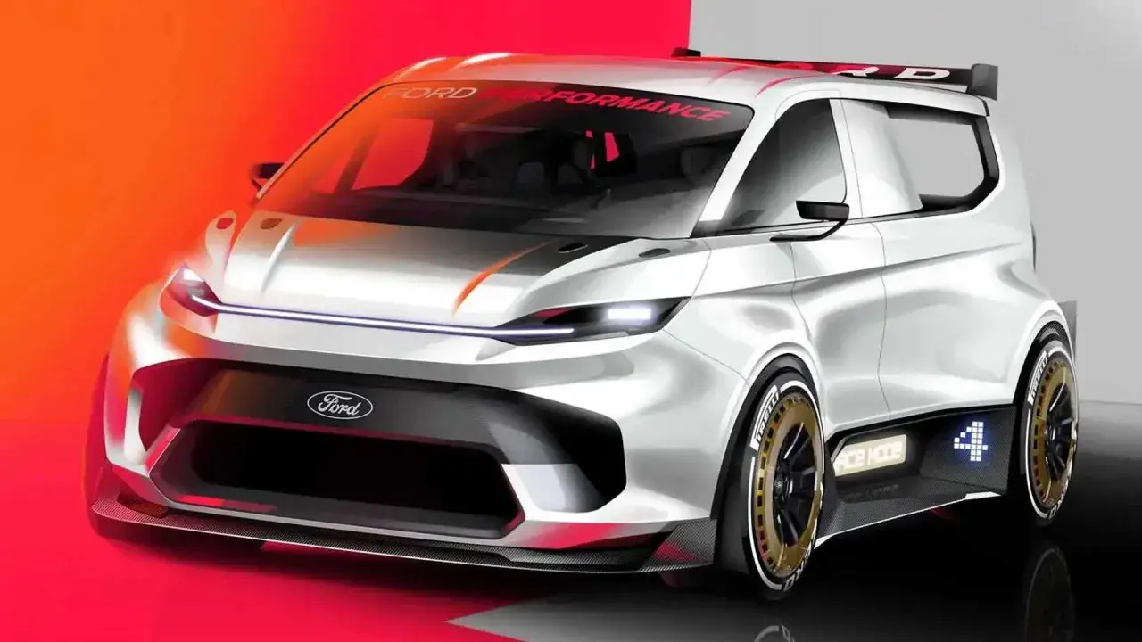 Sportlicher Ford Supervan in Weiß mit Rennstreifen und auffälligen Felgen. "Ford Performance" auf der Windschutzscheibe.
