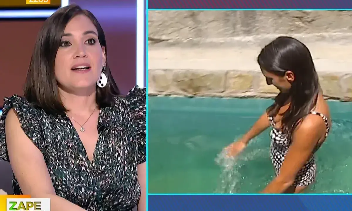 Presentadora en estudio y mujer en bikini chapoteando en el agua. Parece que la regla se corta con el agua.