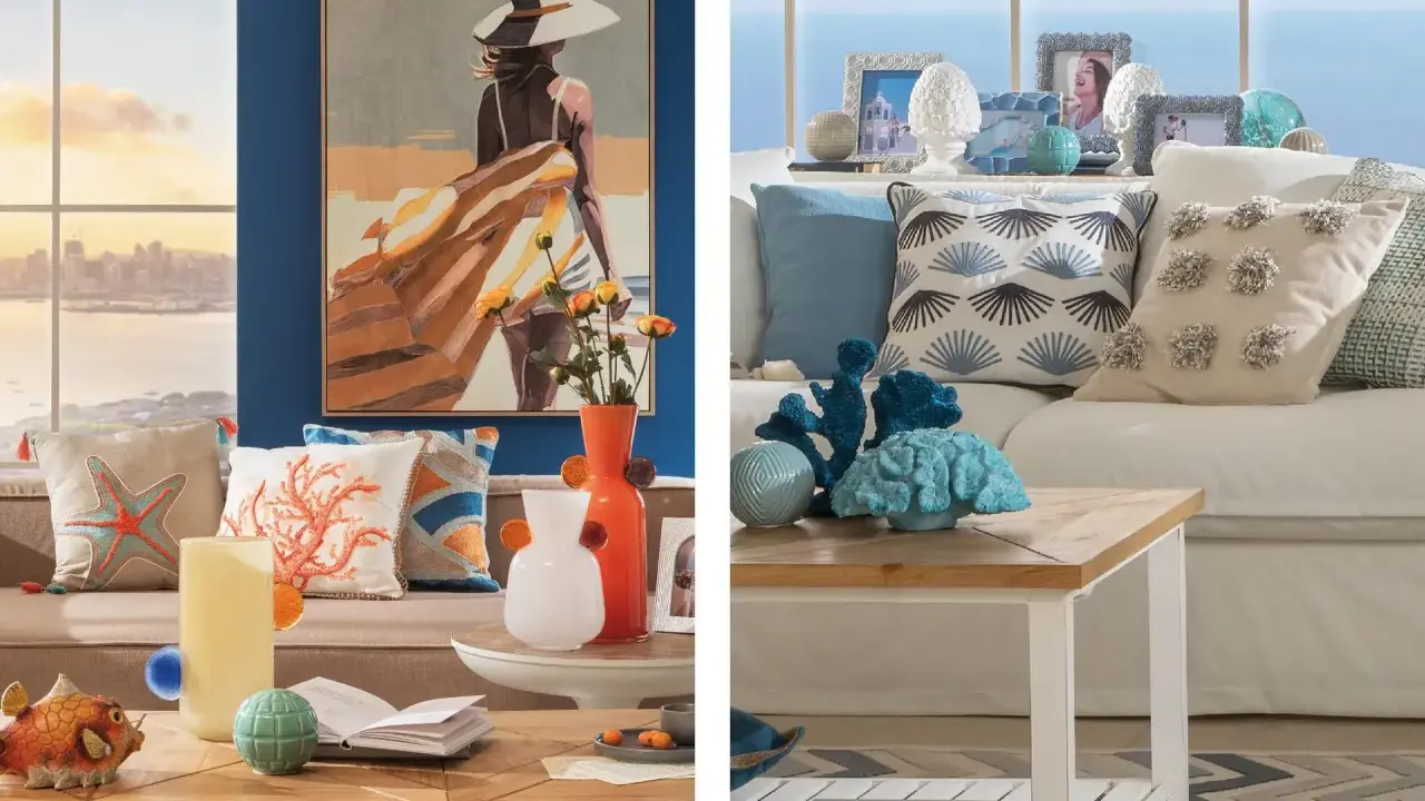 Un salotto con un quadro di una donna in spiaggia, cuscini a tema marino e decorazioni in corallo. Uno stile mediterraneo contemporaneo che evoca la brezza marina.