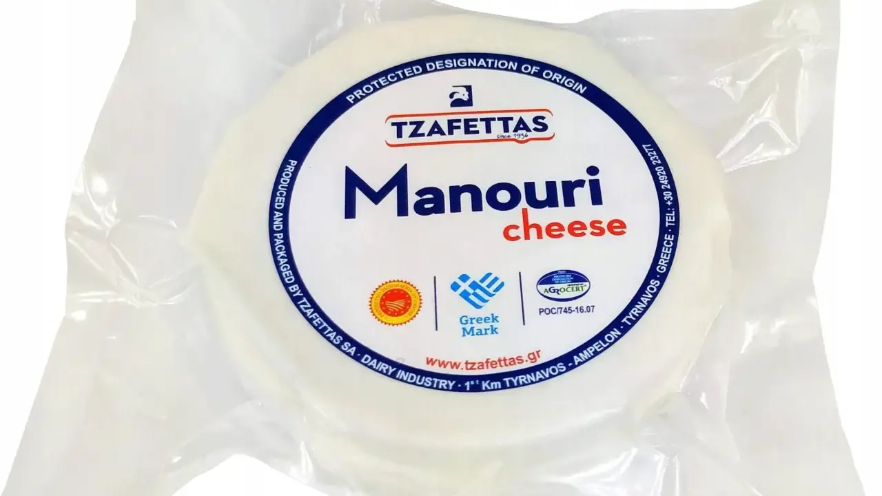 Manouri: Grecki ser, który odmieni Twoje desery i sałatki!