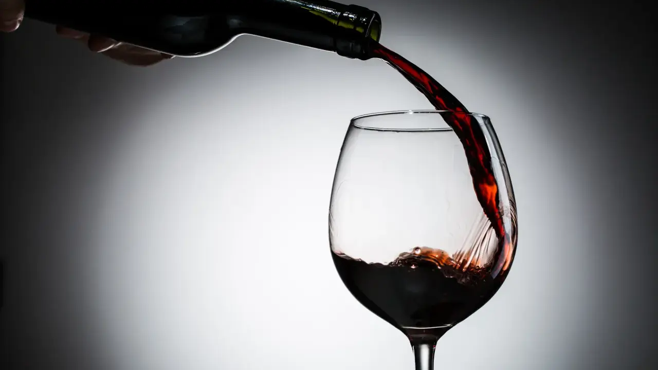 Czerwone wino: zdrowie czy pułapka? Odkryj fakty!