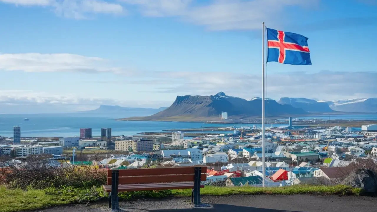 Widok na Reykjavík z flagą Islandii. Marzenie o pracy w Islandii staje się realne, patrząc na to miasto.