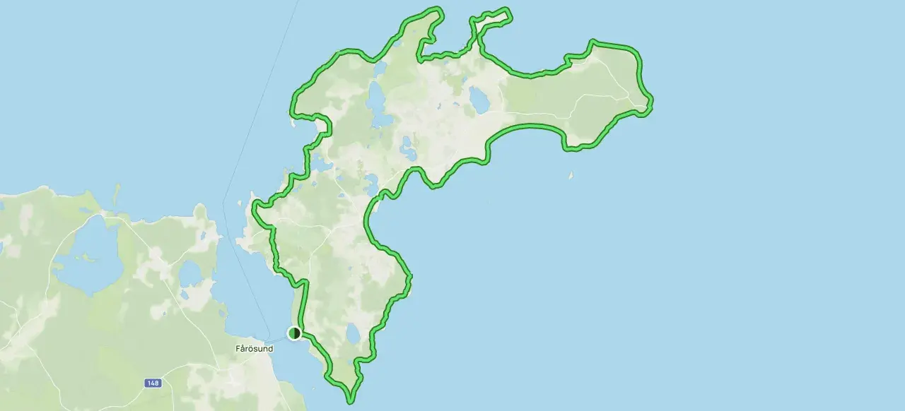 Karta över vandringsleder på Fårö, Gotland. Grön linje markerar en naturskön rutt längs kusten och genom inlandet.