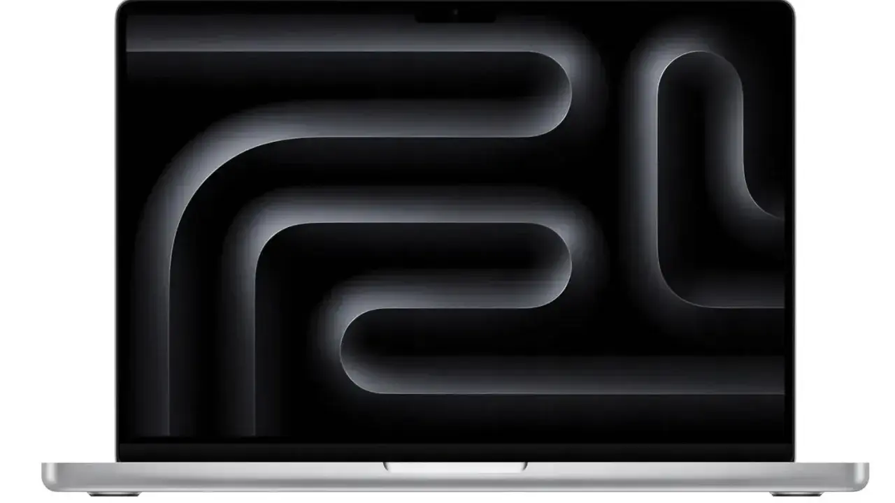 Srebrny laptop z ekranem wyświetlającym abstrakcyjny, ciemny wzór przypominający labirynt. To nowy model z procesorem Apple M3.