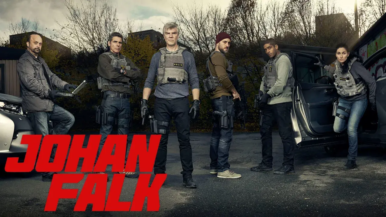 Johan Falk skådespelare och hans team redo för action. Polisutrustning och vapen syns tydligt.