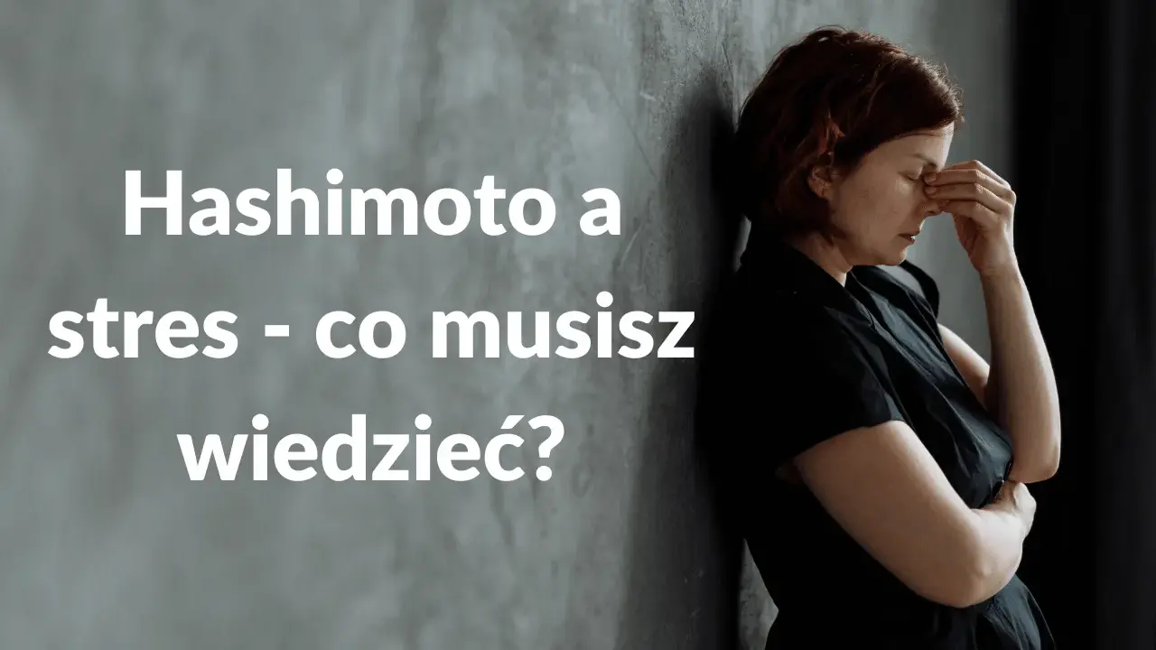 Kobieta z ręką na czole, symbolizująca stres i problemy psychiczne związane z niedoczynnością tarczycy.