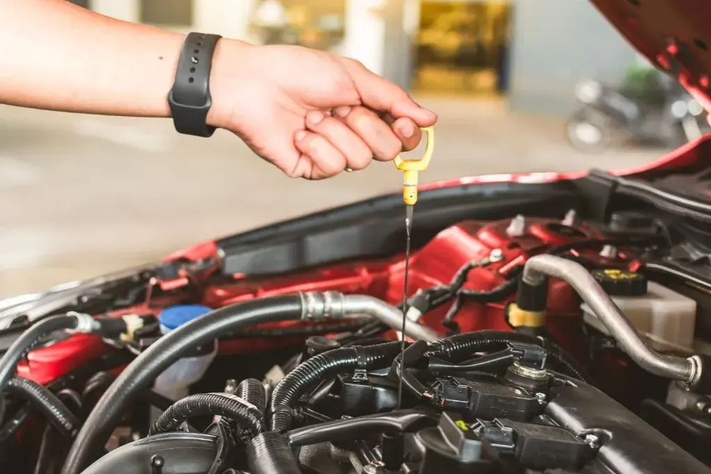 Motoröl nachfüllen: So vermeiden Sie teure Motorschäden effektiv