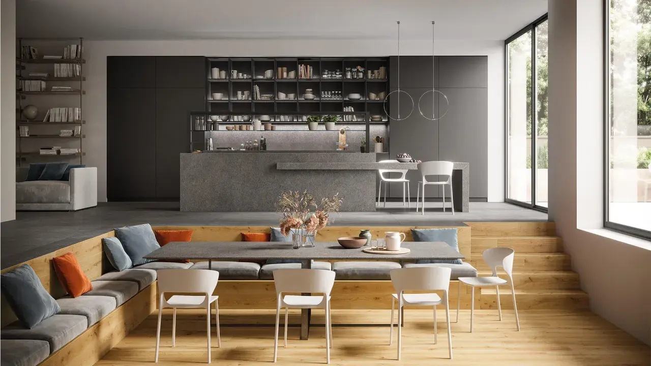 Moderna zona giorno con idee salotto e sala da pranzo insieme. Divano, libreria, cucina a isola e tavolo da pranzo con sedie bianche.