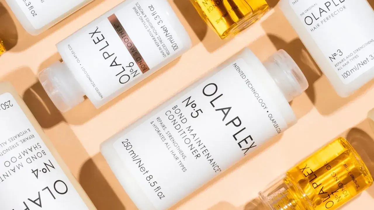 Olaplex Produkte für sichtbar repariertes Haar. Die Olaplex Wirkung zeigt sich in glänzendem, gestärktem Haar.