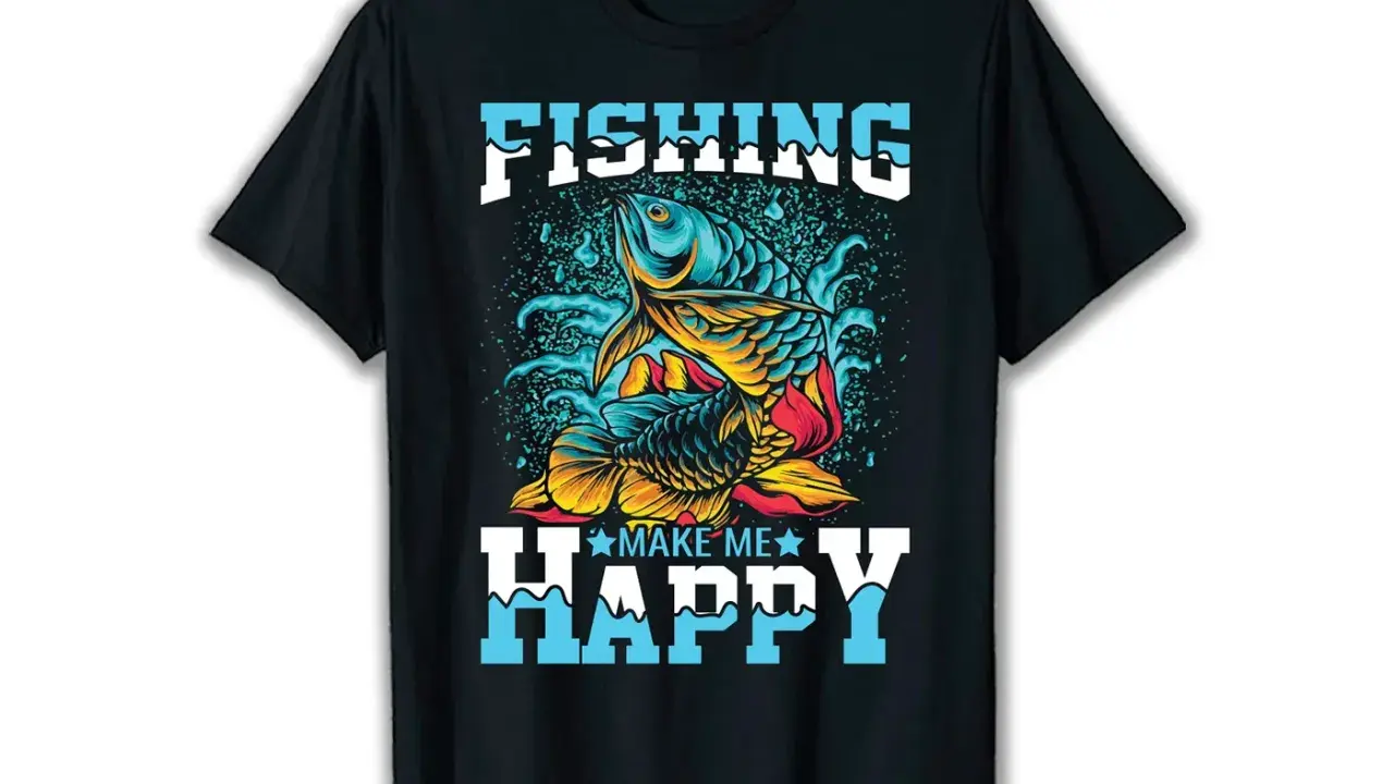 Czarna koszulka z nadrukiem wedkarskim: kolorowe ryby w wodzie i napis "FISHING MAKE ME HAPPY".
