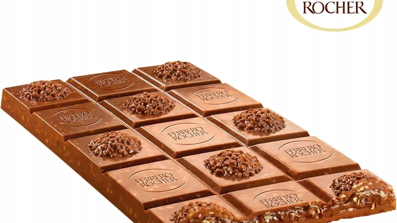 Tabliczka czekolady Ferrero Rocher z orzechami i kremowym nadzieniem. Zastanawiasz się nad ferrero rocher kcal?