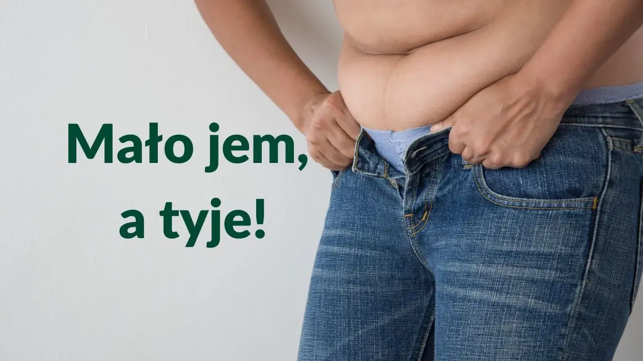 Osoba próbuje wcisnąć się w za małe jeansy, zmagając się z nadmiarem kilogramów. "Mało jem, a tyje!" - mówi.