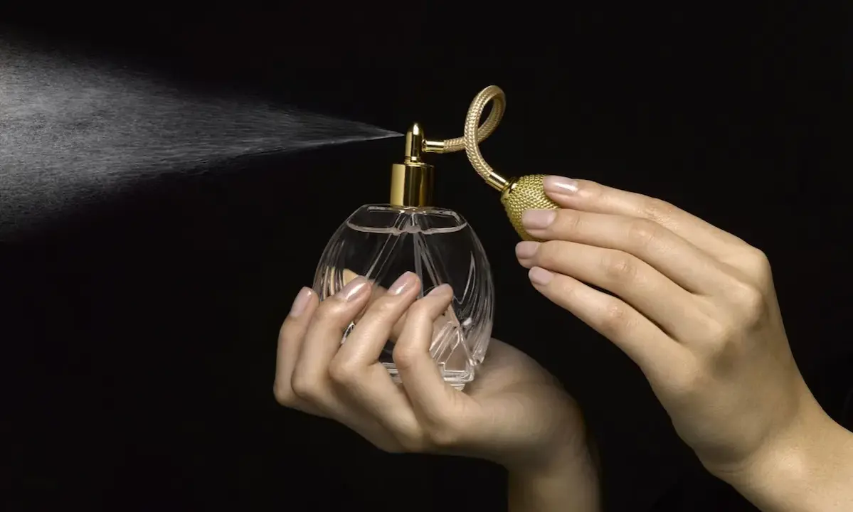 Perfumem czy perfumami? Rozwiej wątpliwości raz na zawsze!