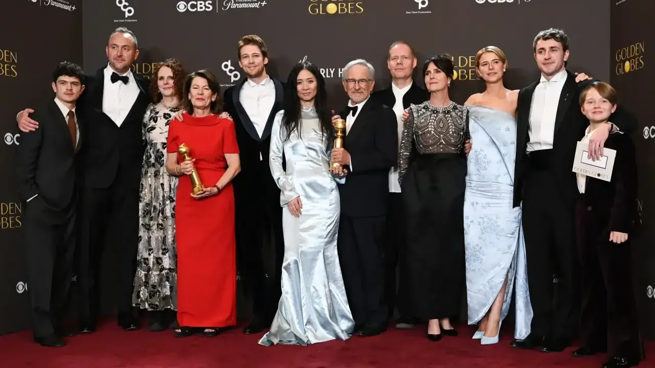 Elenco y equipo celebran sus globos de oro 2026.