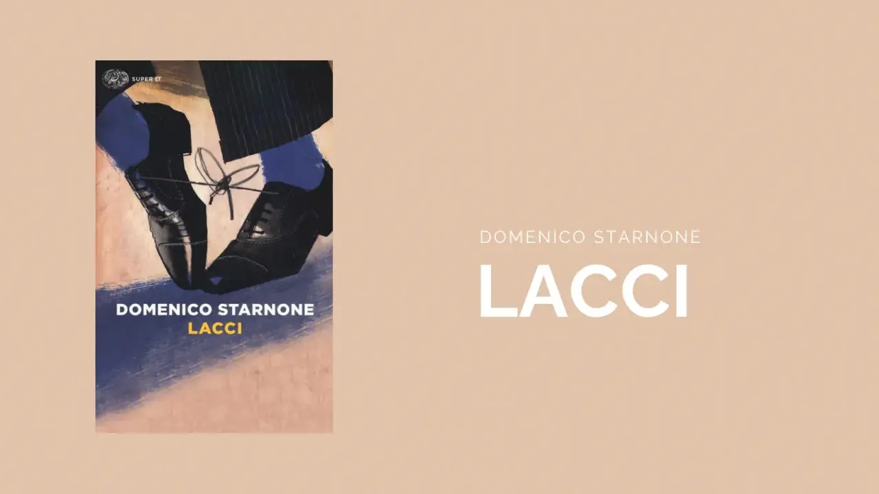 Primo piano di scarpe eleganti allacciate, simbolo di una famiglia per bene. Titolo "LACCI" di Domenico Starnone.