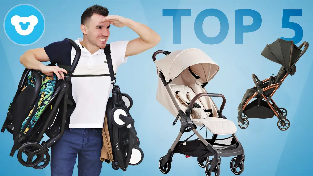 Mężczyzna prezentuje kilka modeli wózków spacerowych, w tym jeden z tropikalnym wzorem. Szukasz taniego wózka spacerowego? Oto TOP 5!