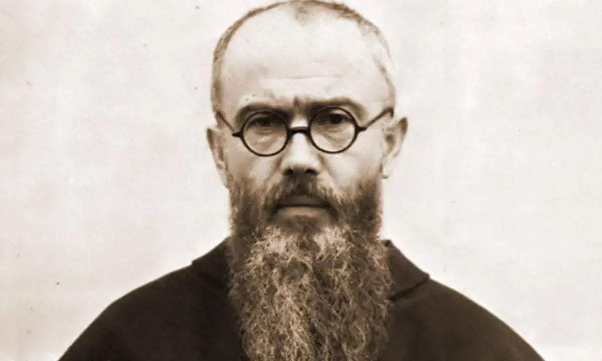 Portret brodatego mężczyzny w okularach, przypominającego świętego Maksymiliana.