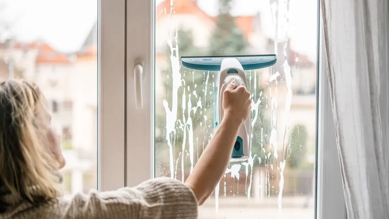 Jak często myć okna? Praktyczny poradnik dla Twojego domu