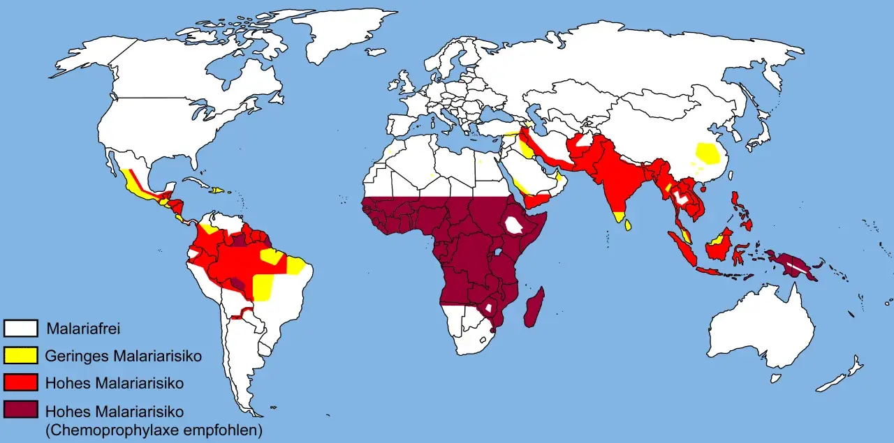 Världskarta som visar malaria utbredning. Rött indikerar högt riskområde, mörkrött högt riskområde med rekommenderad kemoprofylax. Gult visar låg risk.
