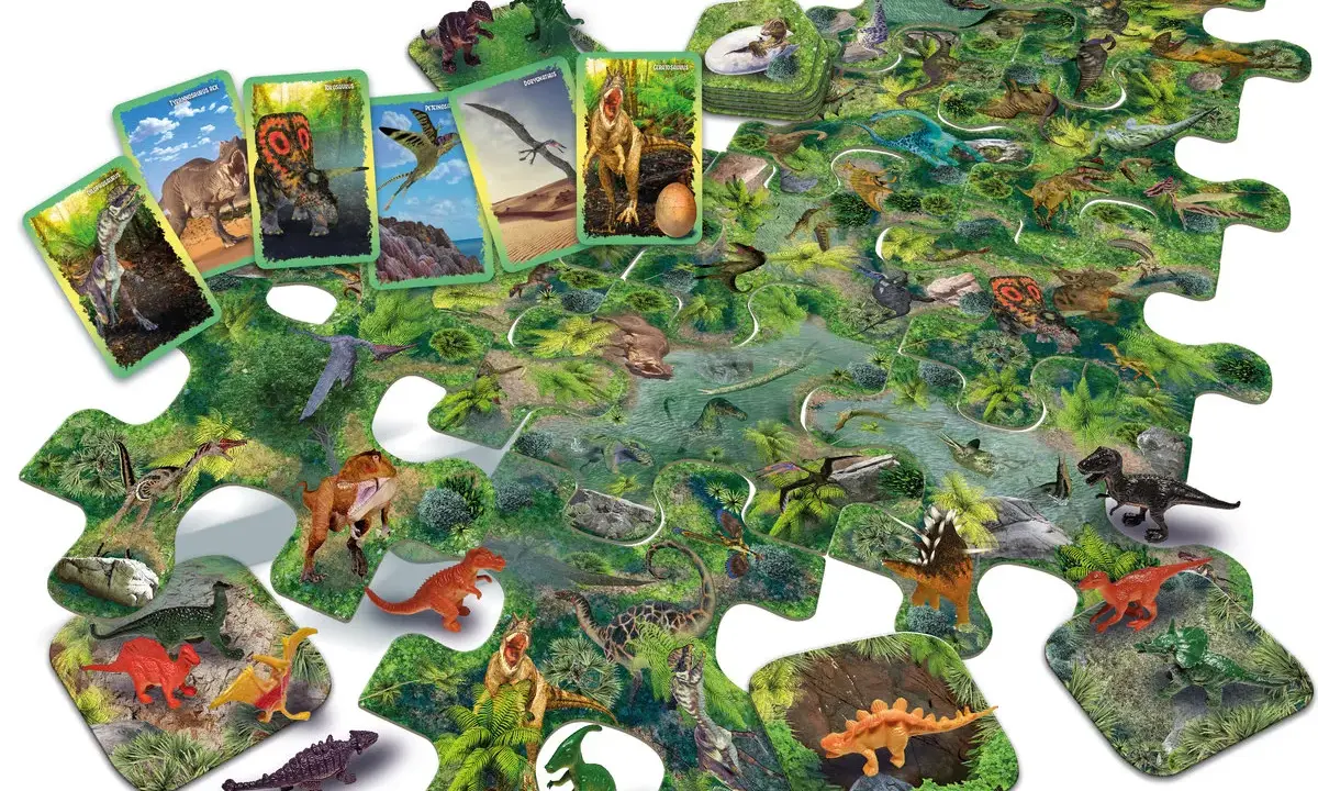 Zestaw do gry o dinozaurach: puzzle z prehistorycznym krajobrazem, figurki i karty z wizerunkami gadów.