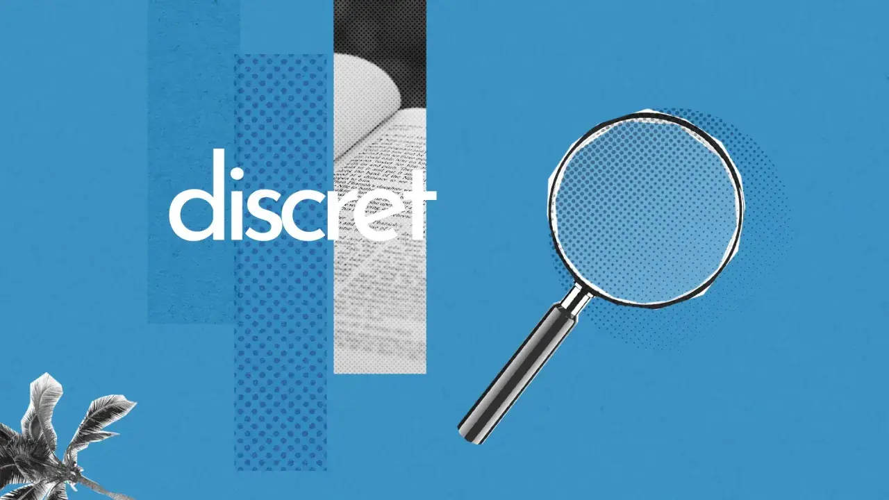 Le mot "discret" est mis en évidence, avec une loupe examinant un livre ouvert. Un synonyme de discret est "subtil".