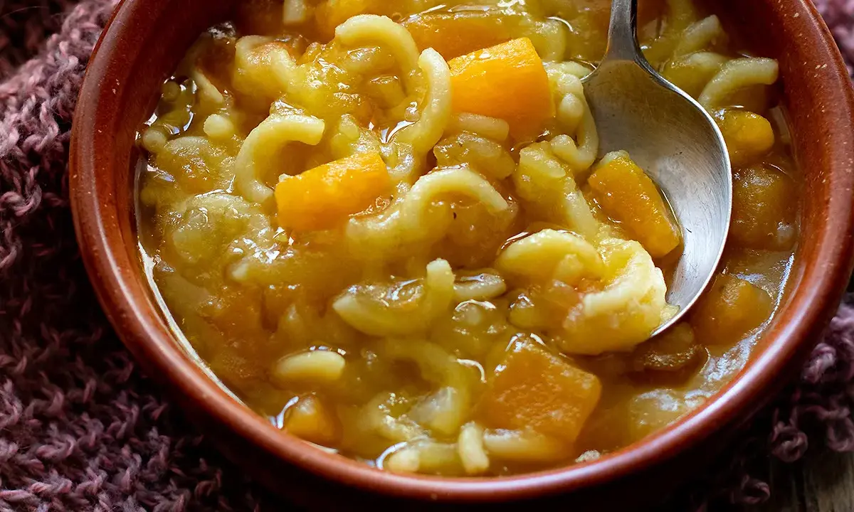 Minestra zucca e patate: facile, cremosa e con i trucchi della nonna