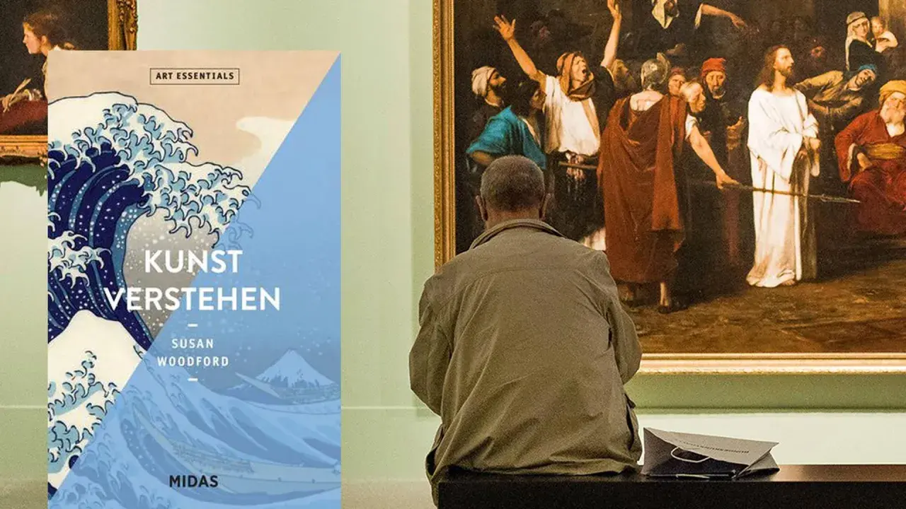 Ein Mann betrachtet ein Gemälde in einer Galerie. Daneben liegt ein Buch mit dem Titel "Kunst verstehen", das die moderne Kunst thematisiert.