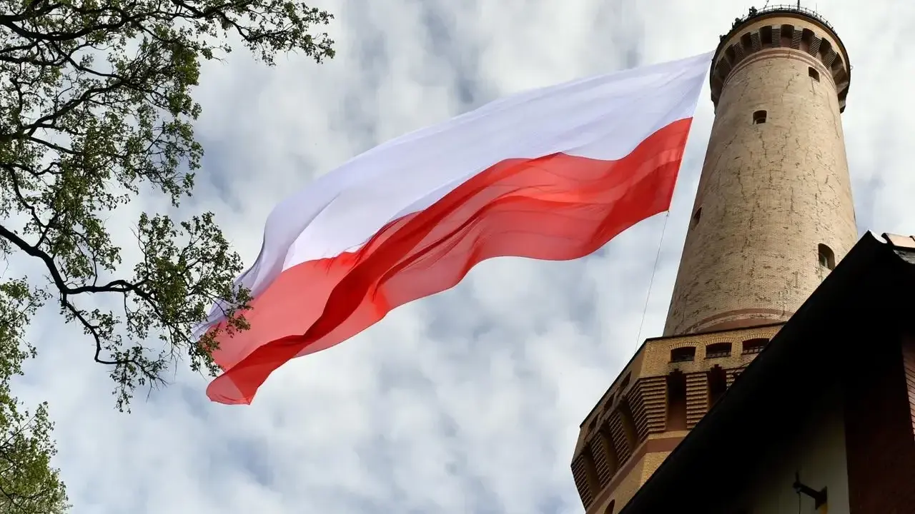Flaga na Księżycu: Nie wiatr, a fizyka! Rozwiewamy mit powiewania.