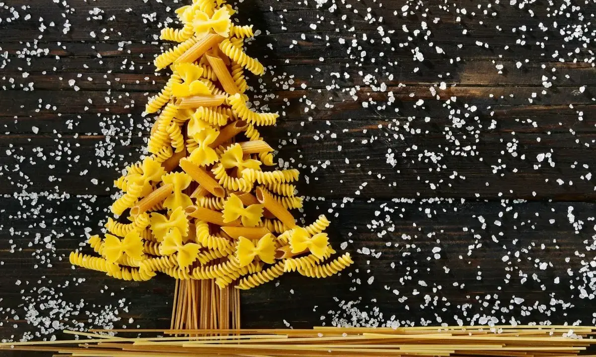 Choinka z makaronu DIY: Stwórz świąteczny hit krok po kroku!