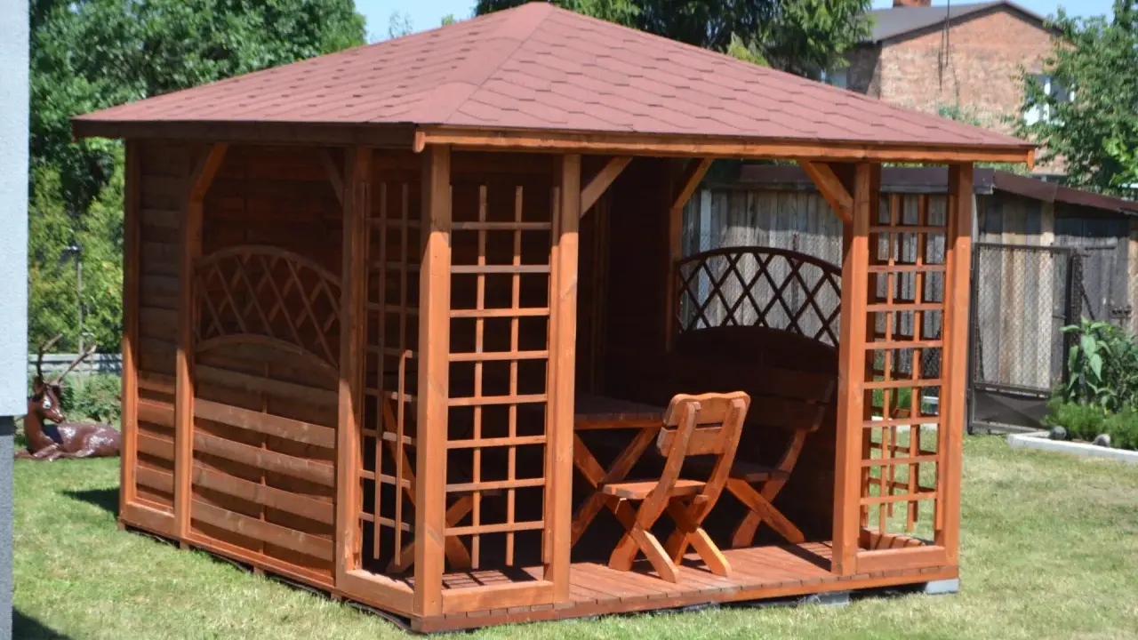 Zabudowa ścian altany: Komfort przez cały rok? Poradnik DIY