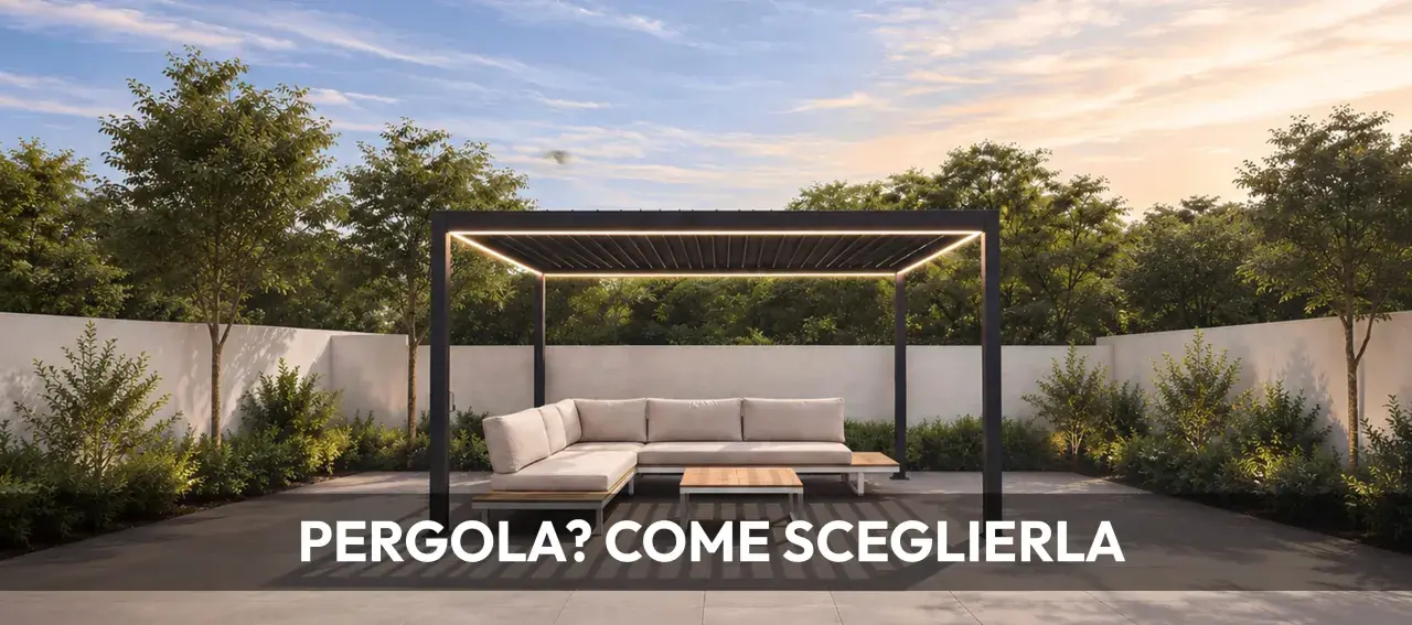 Moderna pergola con illuminazione LED e divano angolare in un giardino curato. Idee pergolato giardino per creare uno spazio relax.