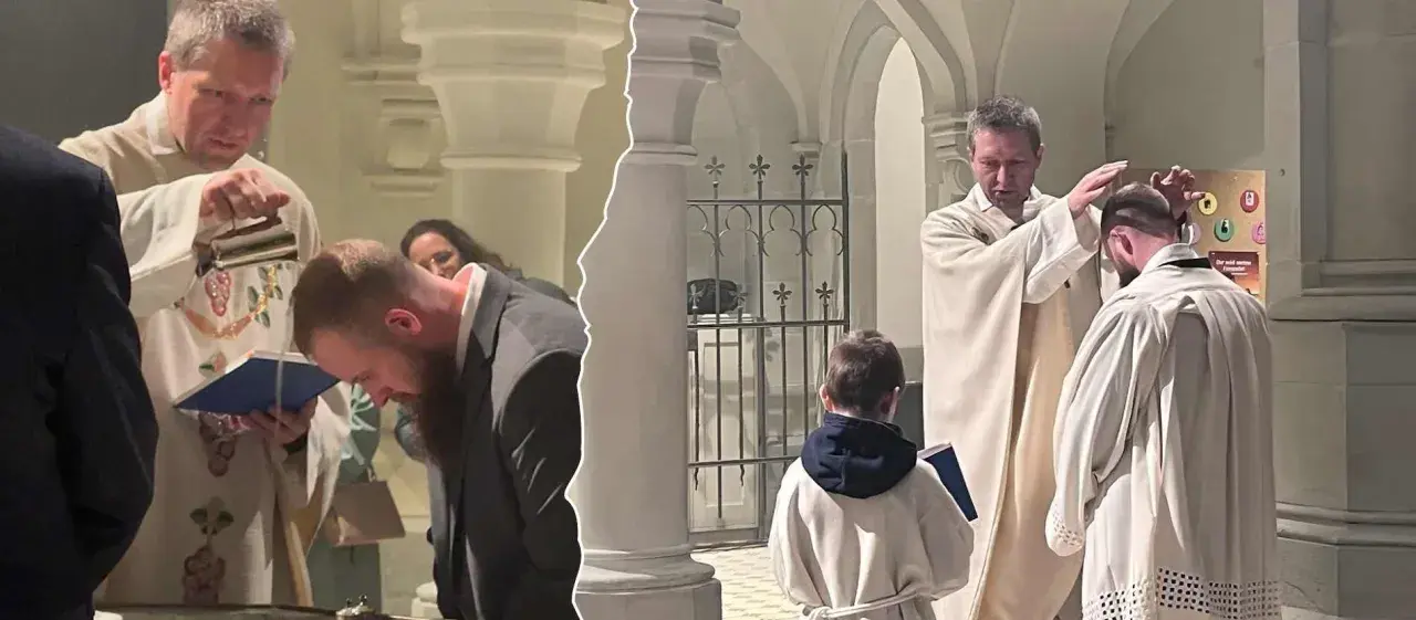 Priester tauft erwachsenen Mann in Kirche. Die Voraussetzungen für die Taufe sind erfüllt.