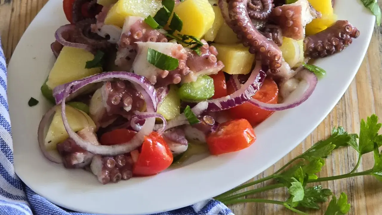 Insalata di Polpo e Patate: Ricetta Facile e Segreti per un Polpo Tenero