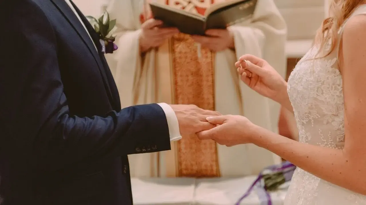 Koszty pogrzebu kościelnego: Ile naprawdę znaczy "co łaska"?
