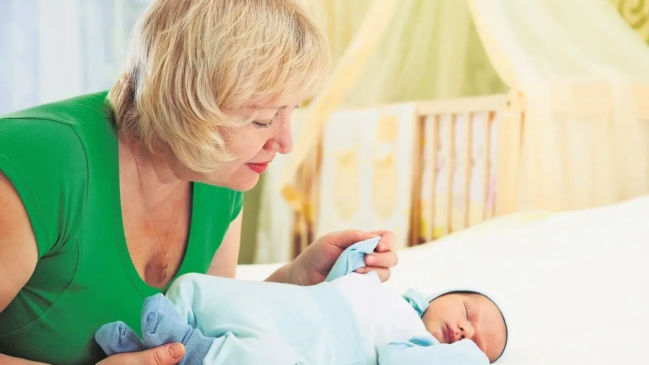 Zatrudnij babcię do opieki nad wnukiem? Zobacz, jak zyskać!