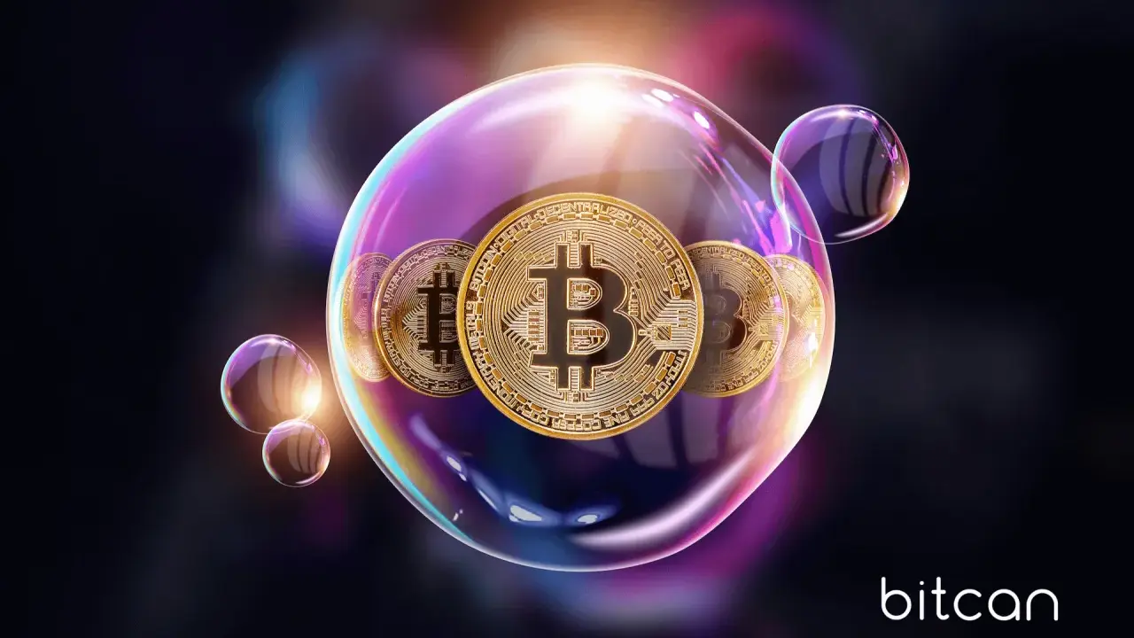 Złote monety bitcoin w bańce mydlanej, symbolizujące zmienność rynku, jak w czasach kompanii mórz południowych.