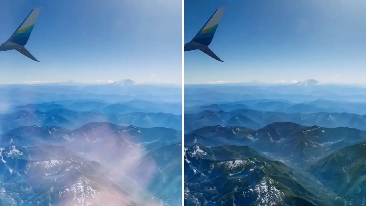 Vista aerea di montagne innevate e azzurre, con l'ala di un aereo. Un esempio di come fotografare una foto stampata, mostrando la differenza tra l'originale e una versione migliorata.